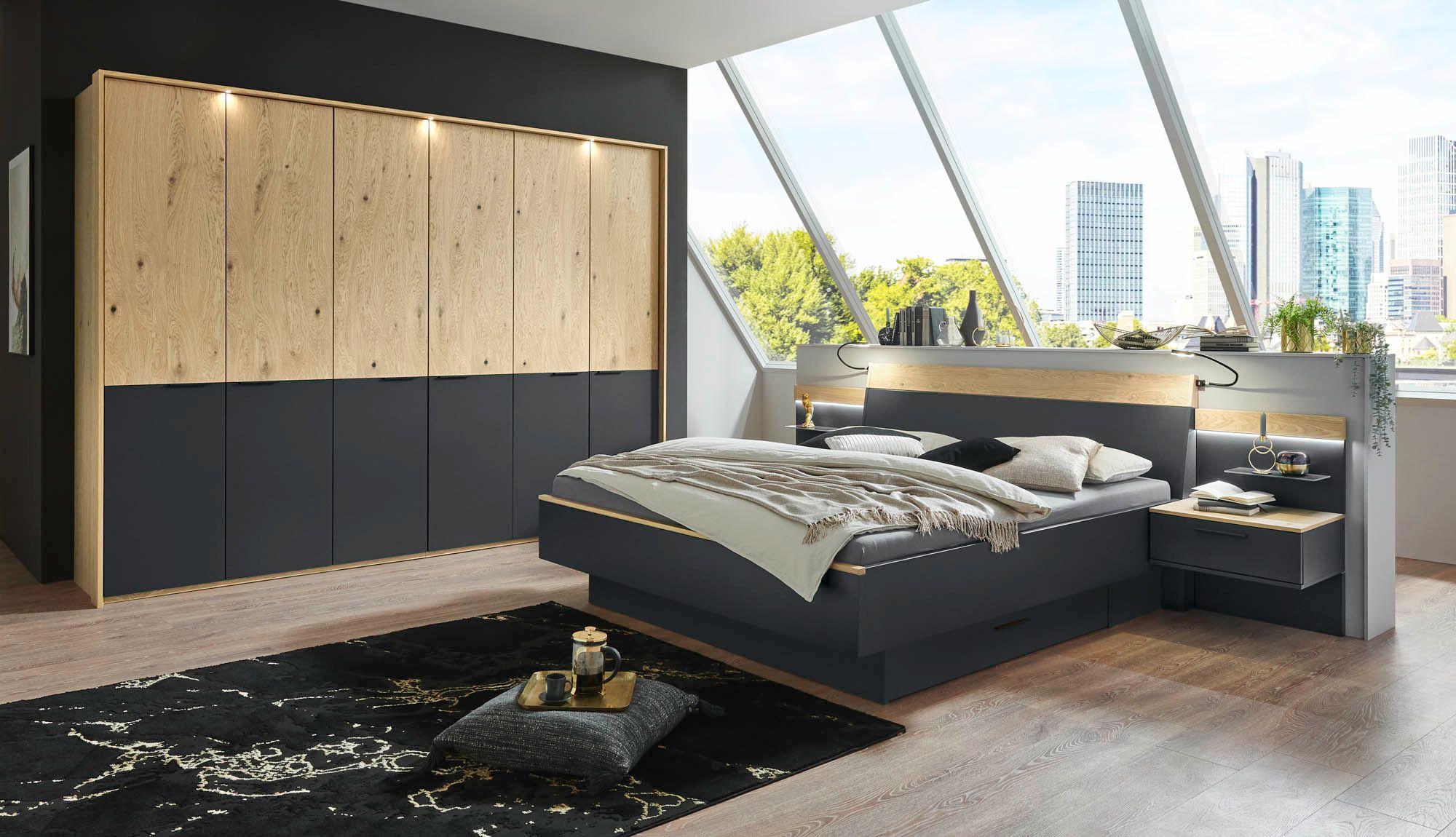 Schlafzimmer mit Drehtürenschrank 6-türig, Luxusbett mit schwebendem Fußteil, Liegefläche ca 180 x 200 cm, 2 Nachtkonsolen