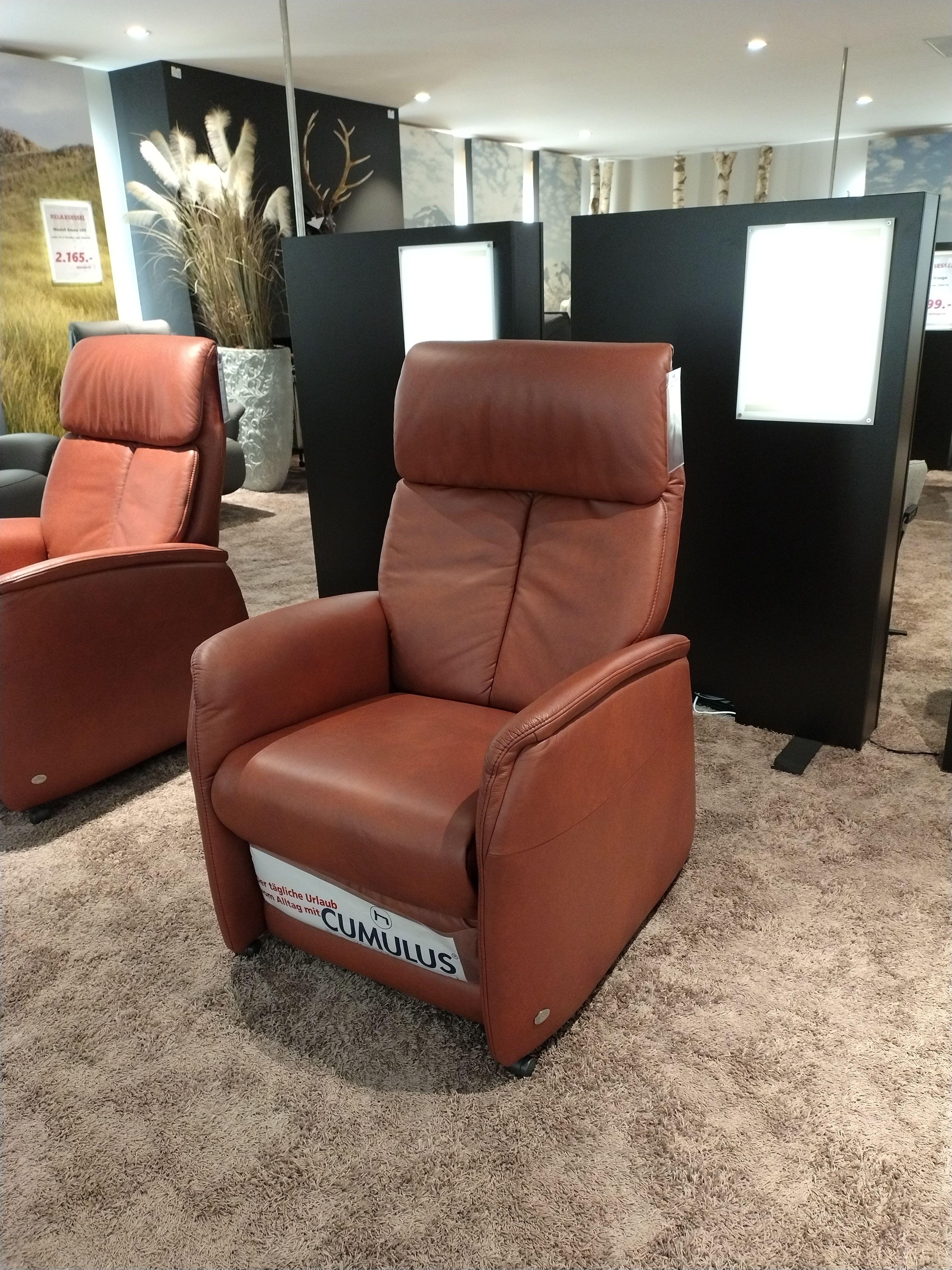 konservativer relaxsessel in echtem Leder Farbe Rostfarben mit bodennahen Armklehnen