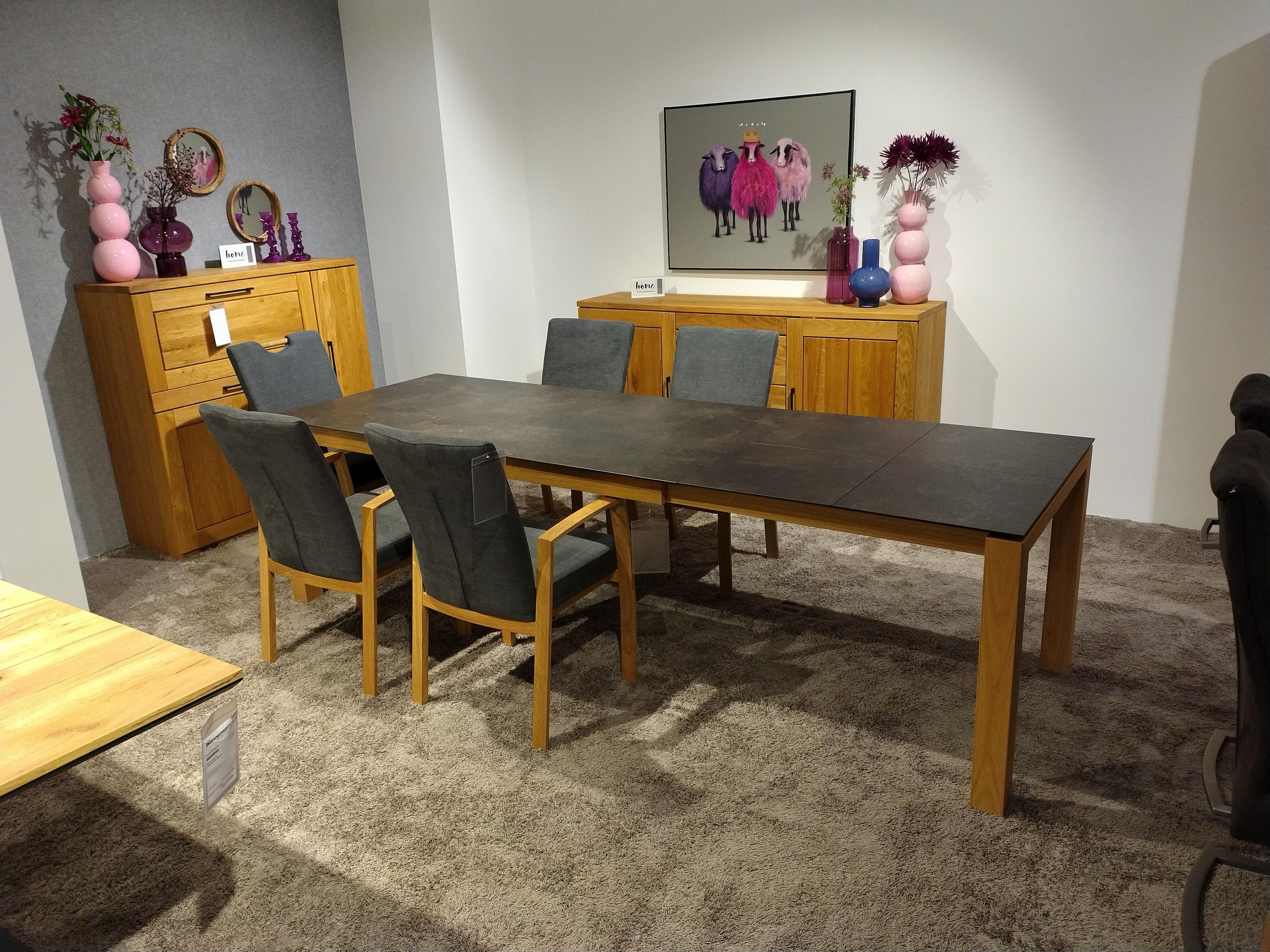 Detail Esstisch in komplett ausgezogenem Zustand