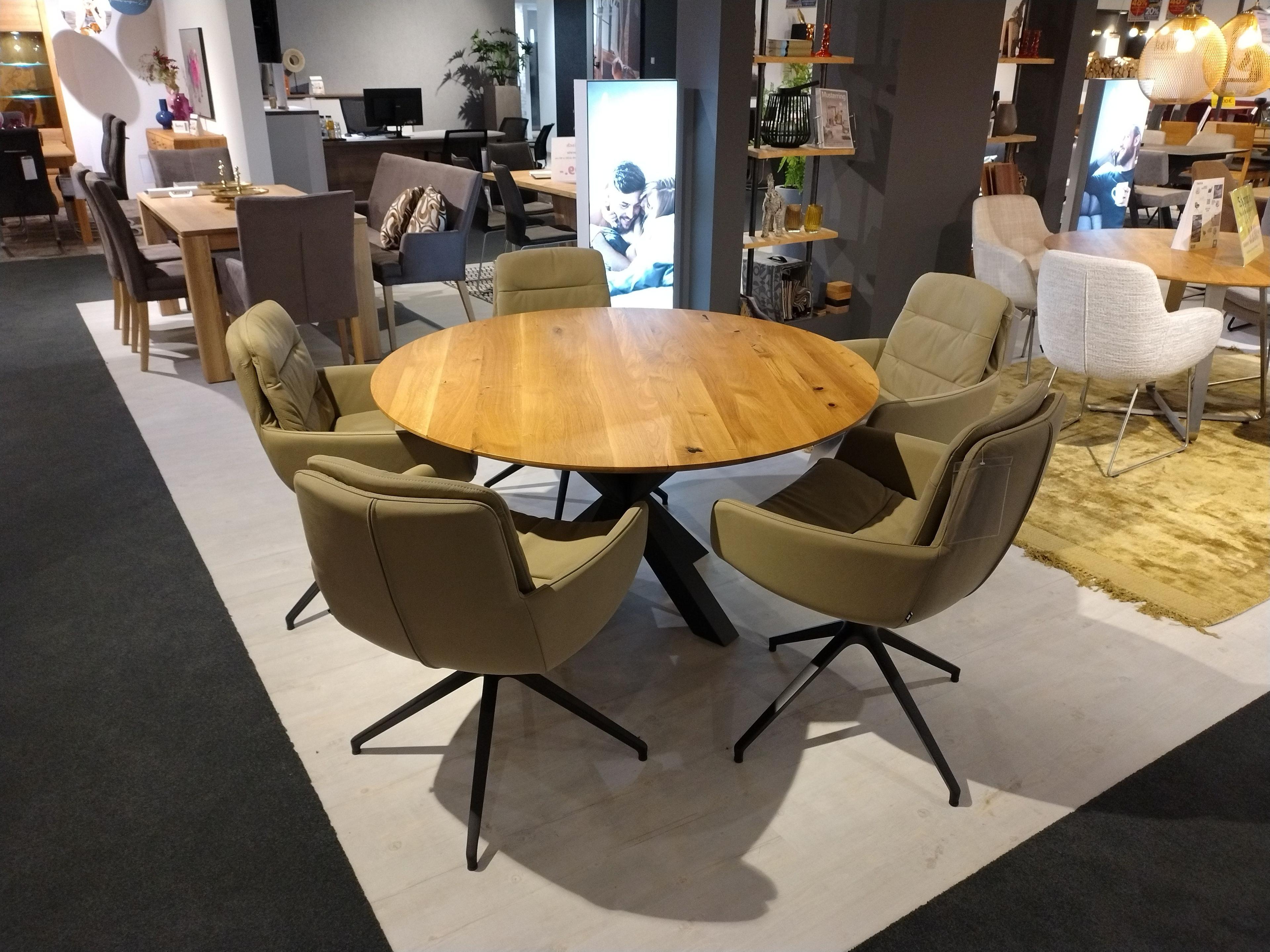 Essgruppe mit rundem Esstisch in Eiche massiv