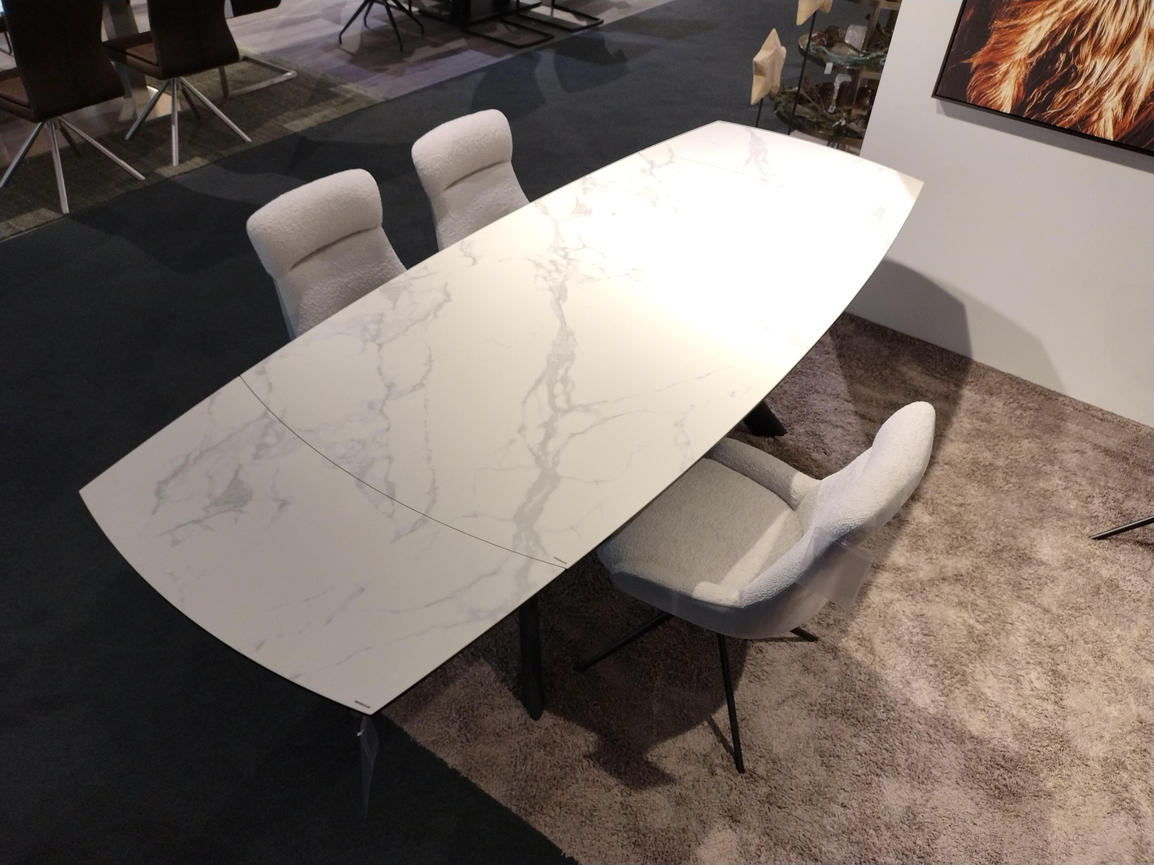 Esstisch komplett ausgezogen