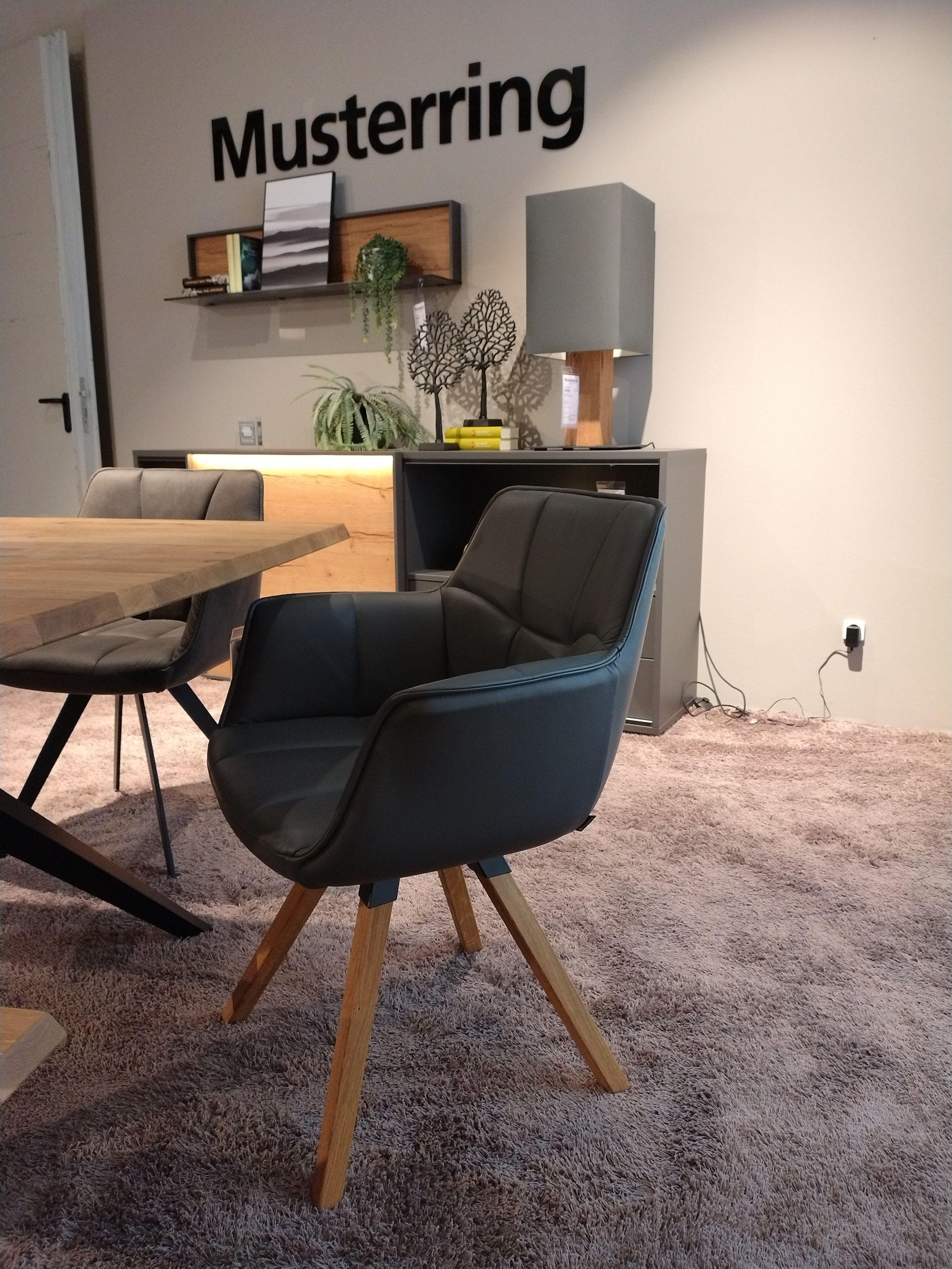 Detailbild Sessel in echt Leder mit Holzgestell