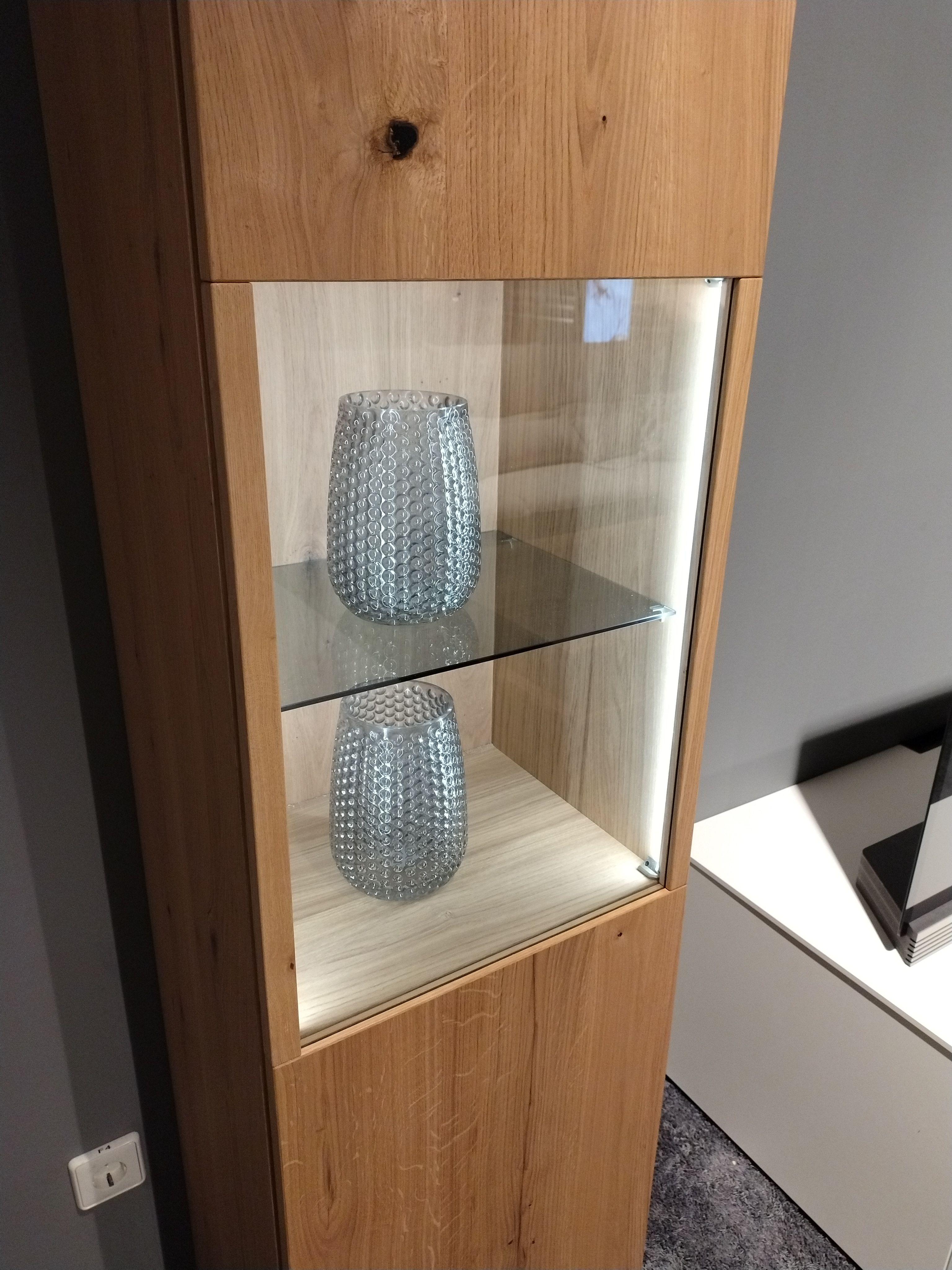 Detailbild Vitrinenglas beleuchtet