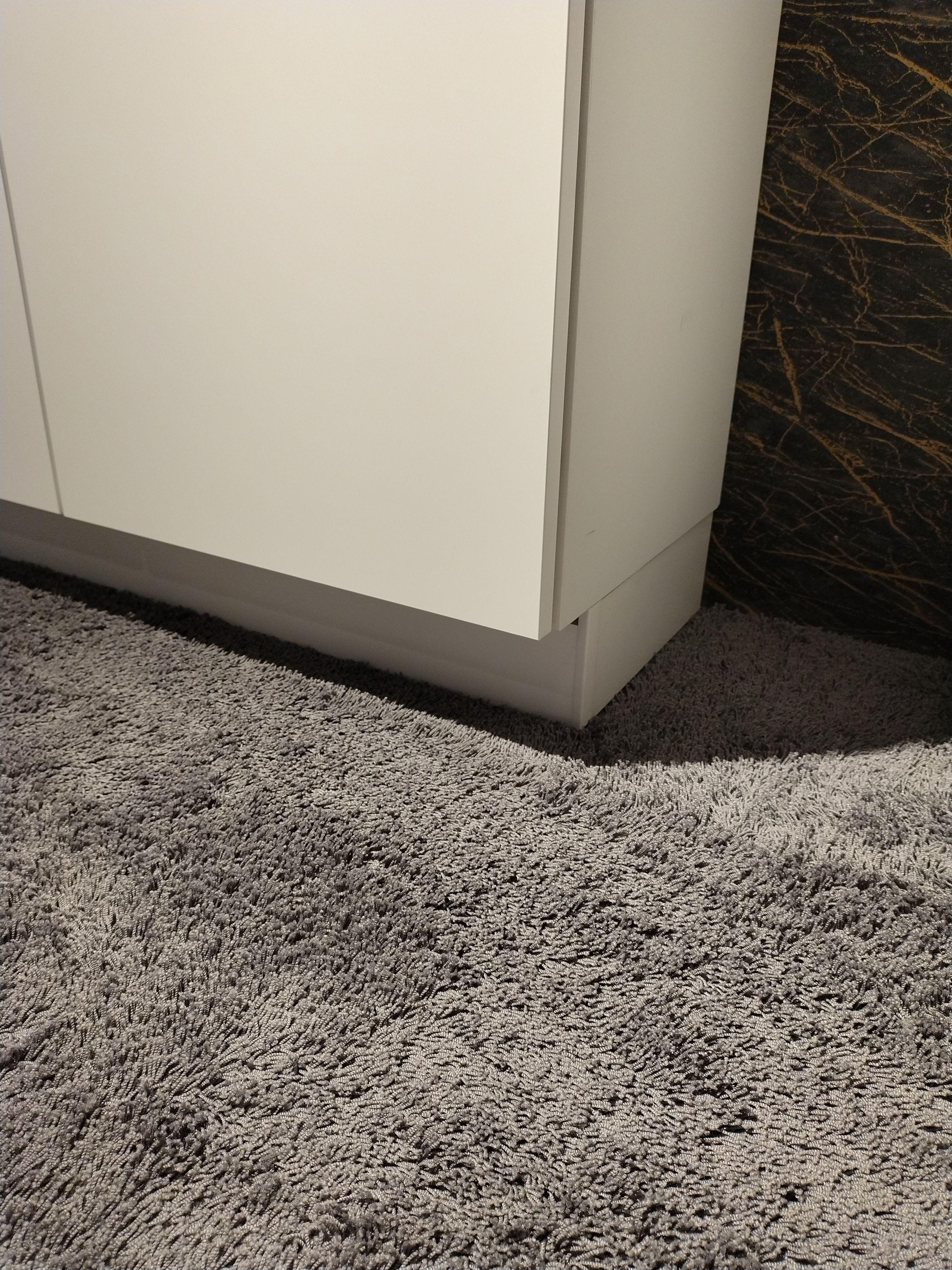 Detailbild weißer Sockel