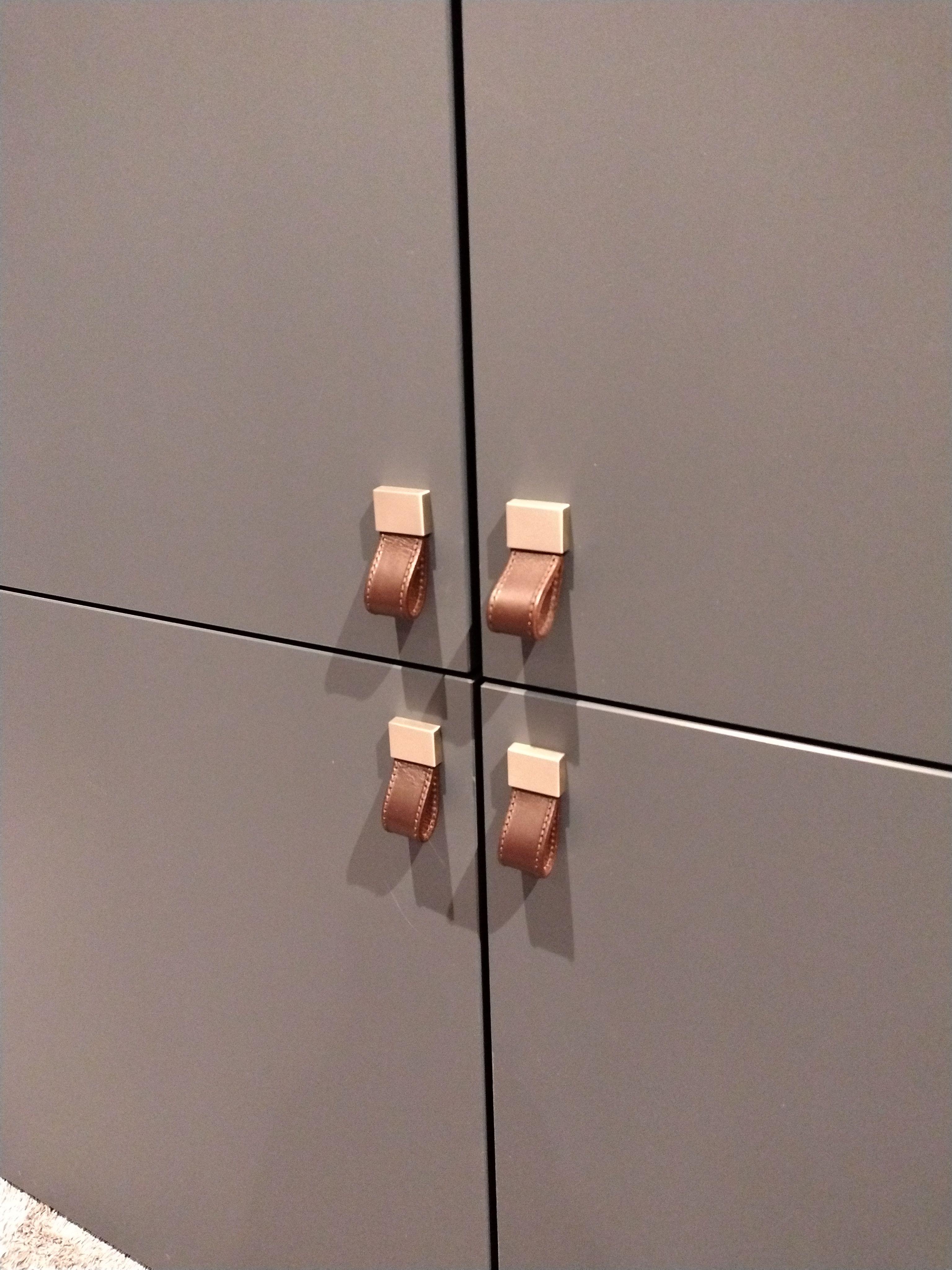 Detailbild Griffe Kunstlederschlaufe