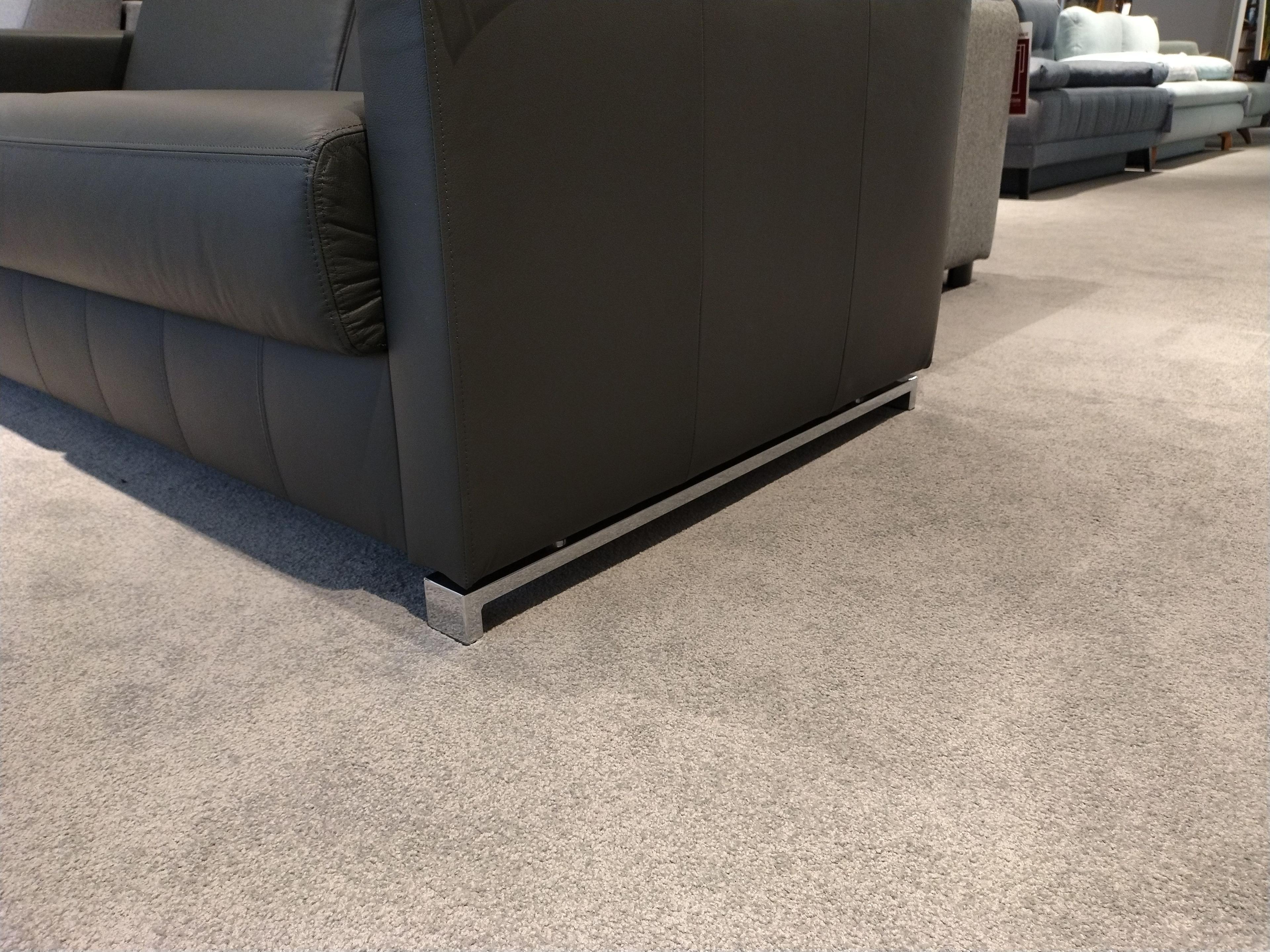 Metallkufe Chrom Detailbild