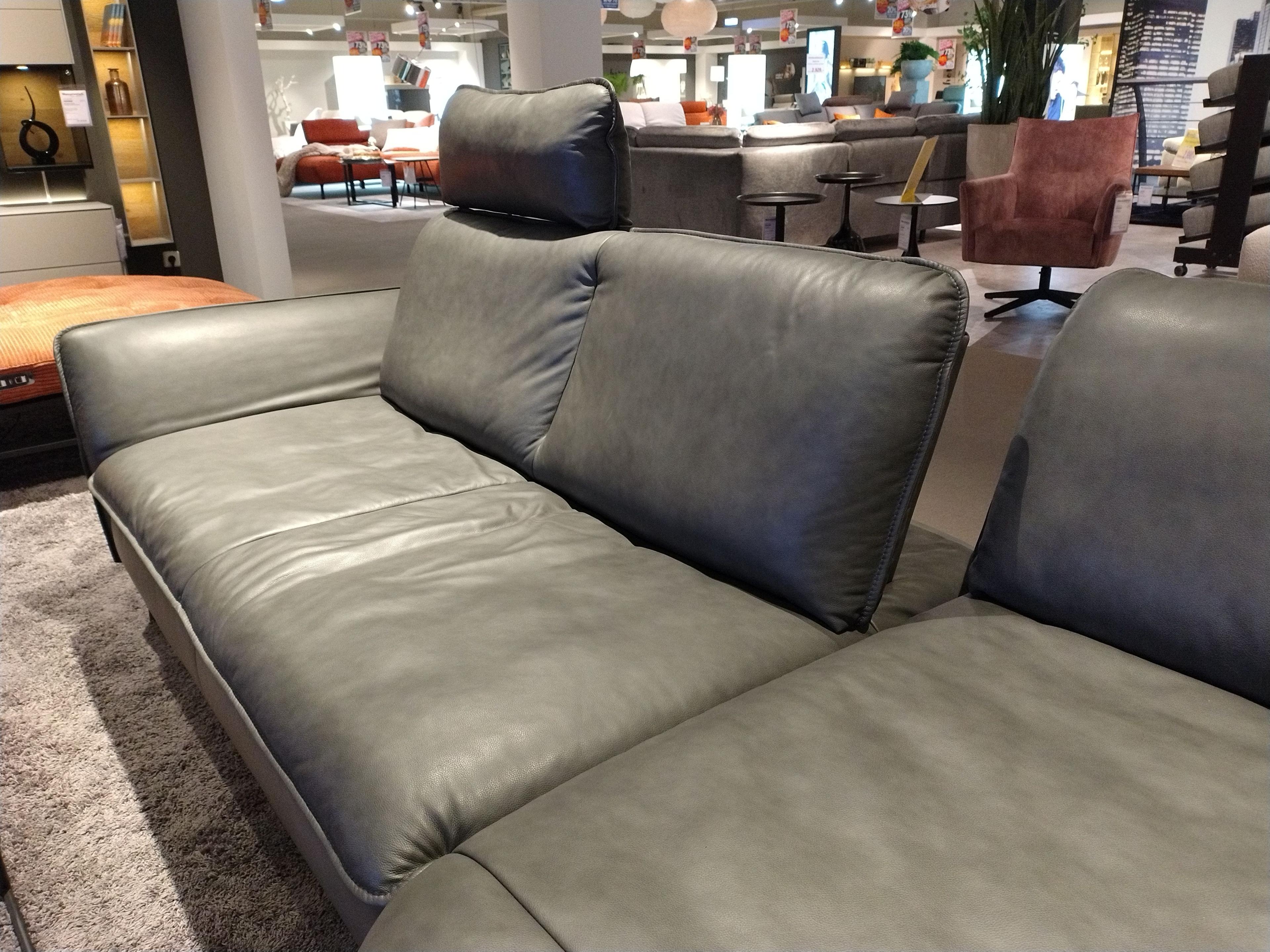 Detailbild Sitztiefenverstellung und Kopfstütze