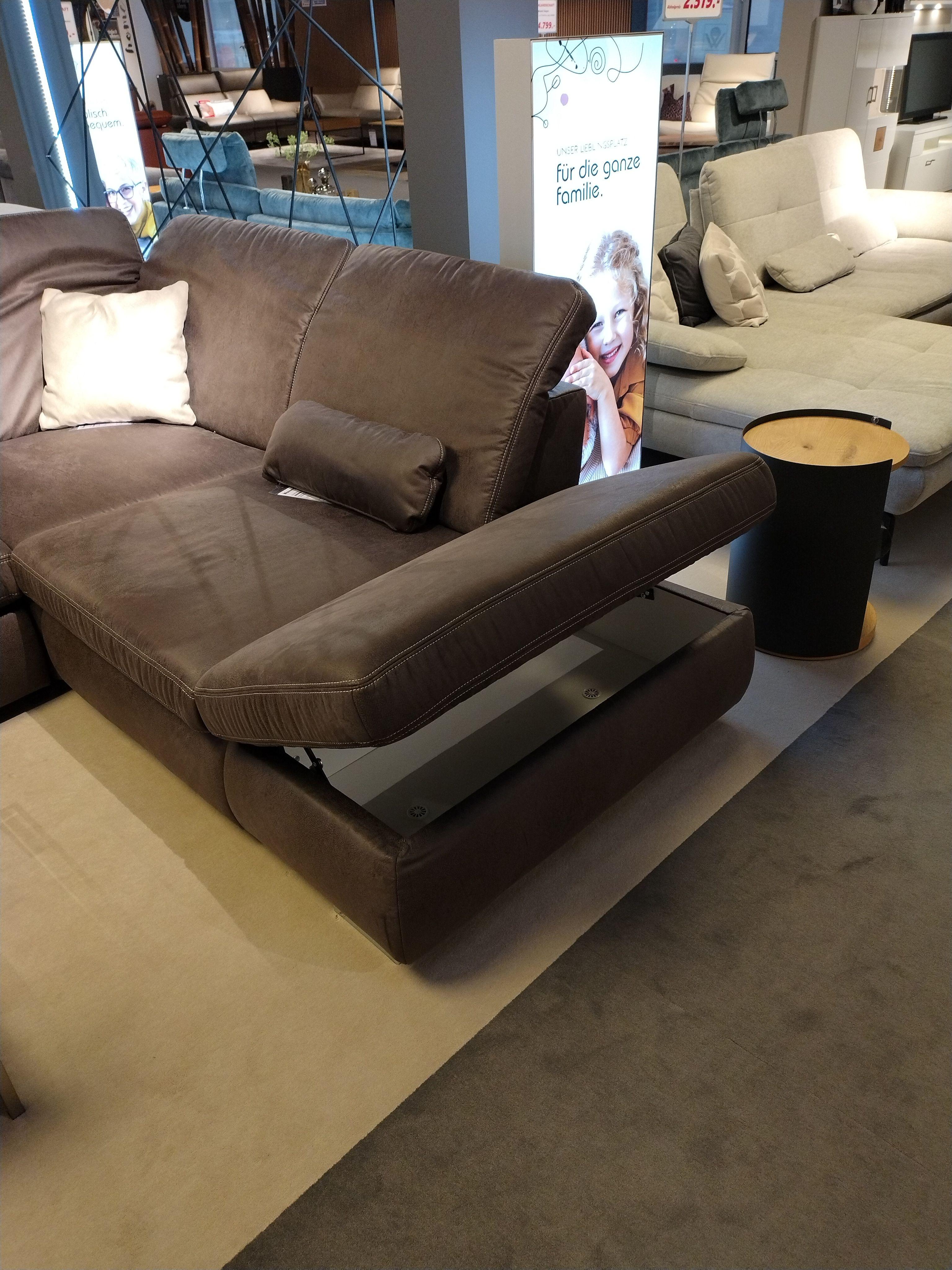 Detailbild geöffneter Stauraum Abschlusshocker