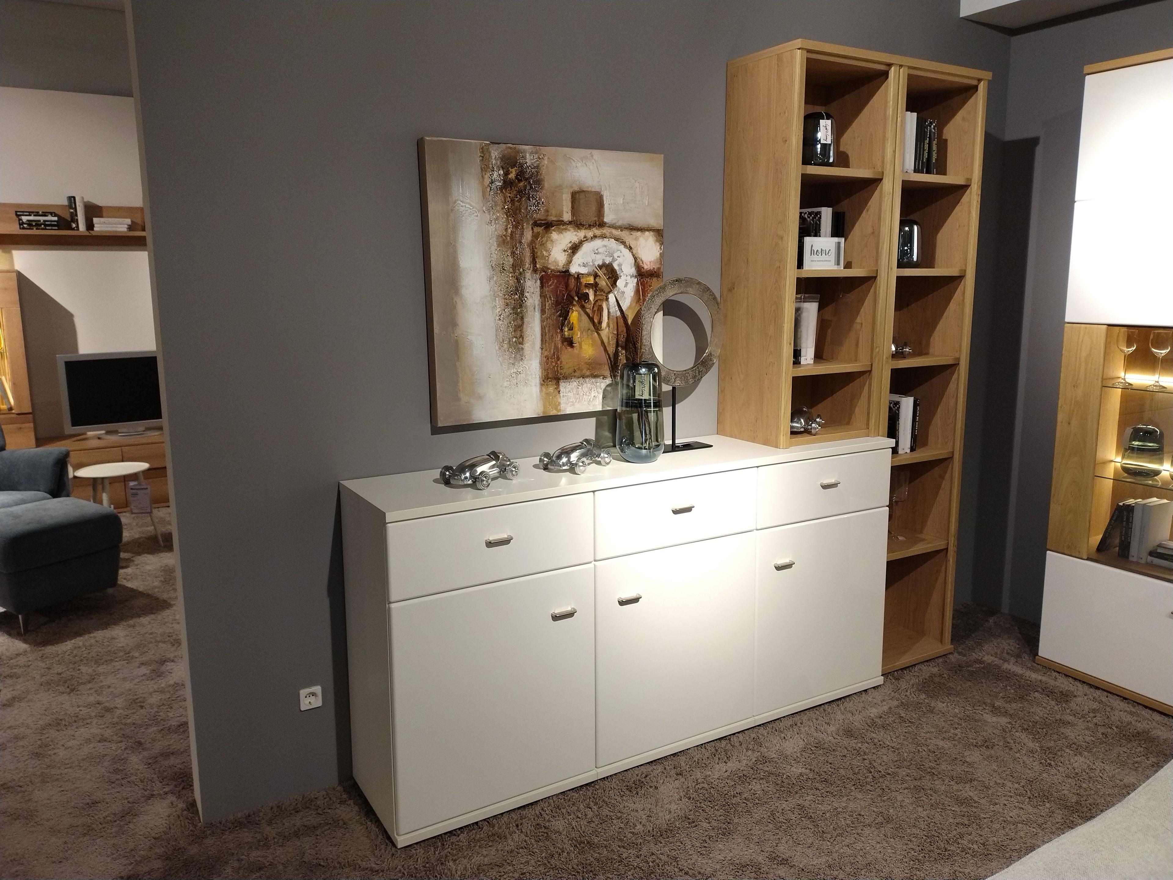 Sideboard  mit Korpus Weiß matt Folie und Front Weiß Hochglanzfolie und Anbauregal in Wildeiche Nachbildung 