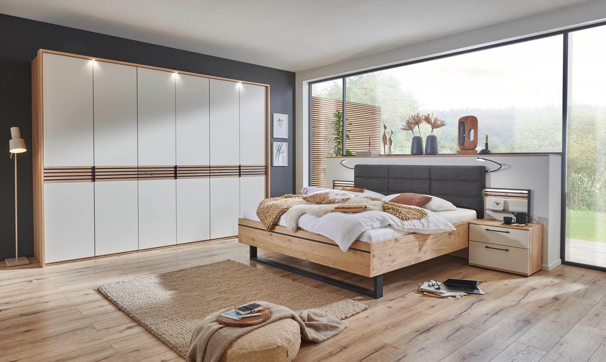 Schlafzimmer mit Drehtürenschrank Front in Lack Sand mit Bauchbinde, Bett Liegefläche ca 180 x 200 cm und 2 Nachtkonsolen 