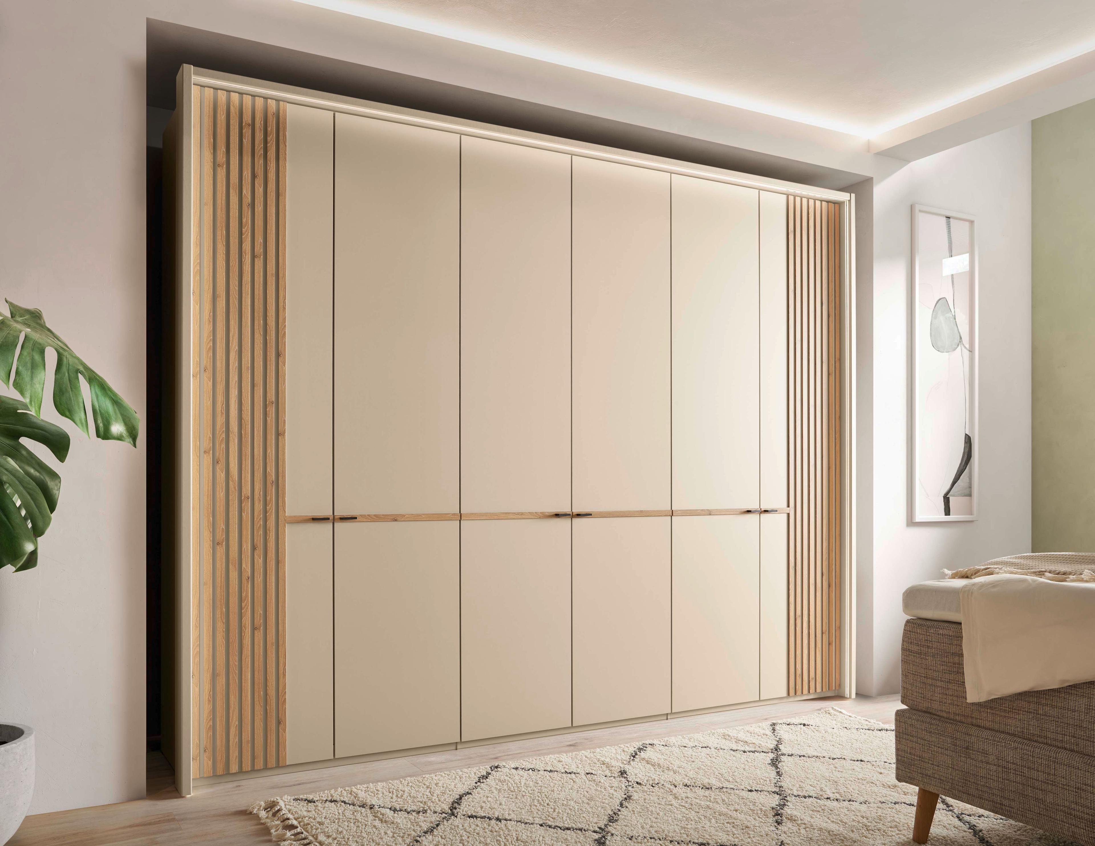 Drehtürenschrank 6-türig, Korpus und Front Dekor Champagner, Lamellen und Querriegel Bianco Eiche Nachbildung 