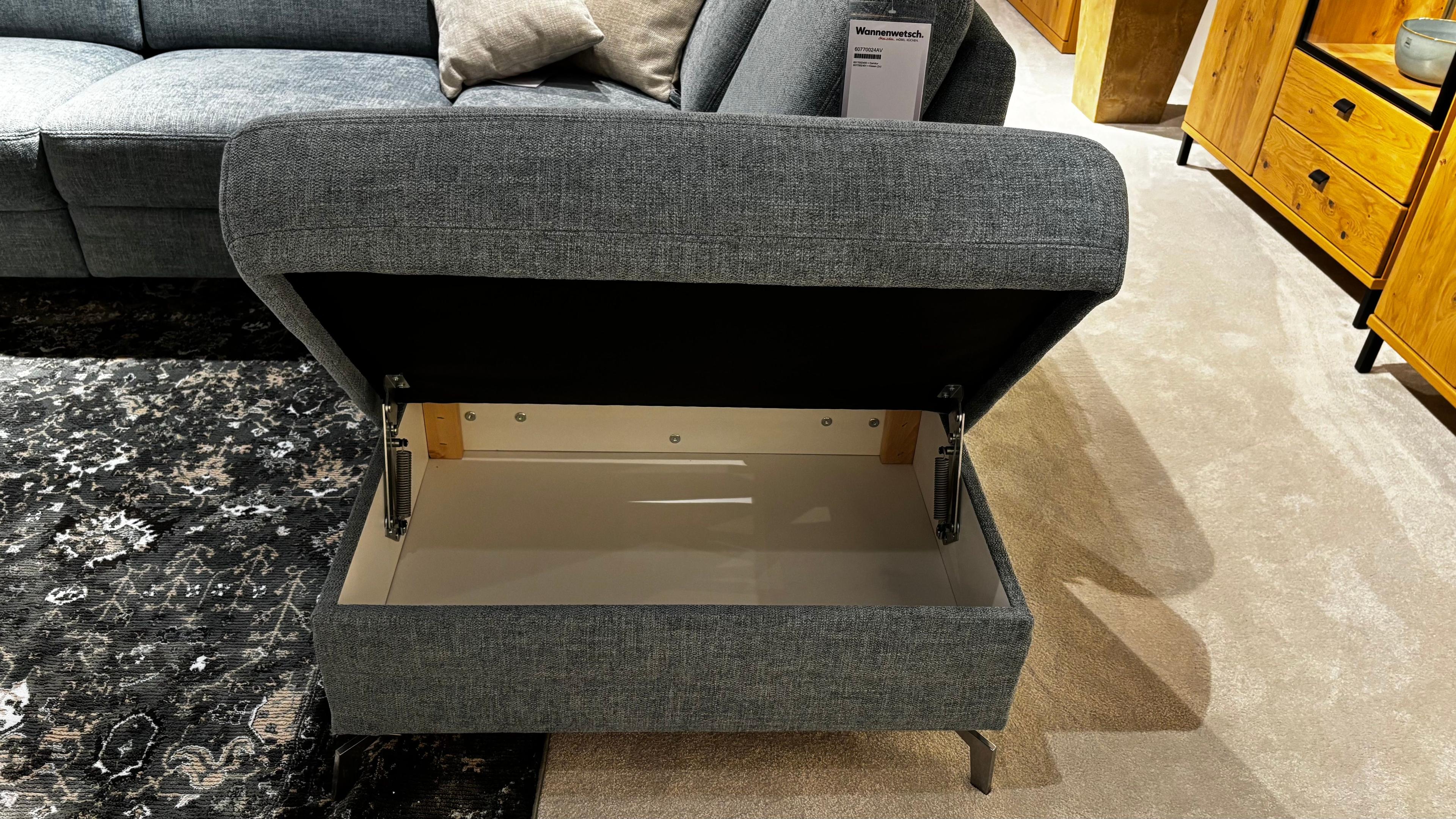 Detailbild aufklappbarer Hocker