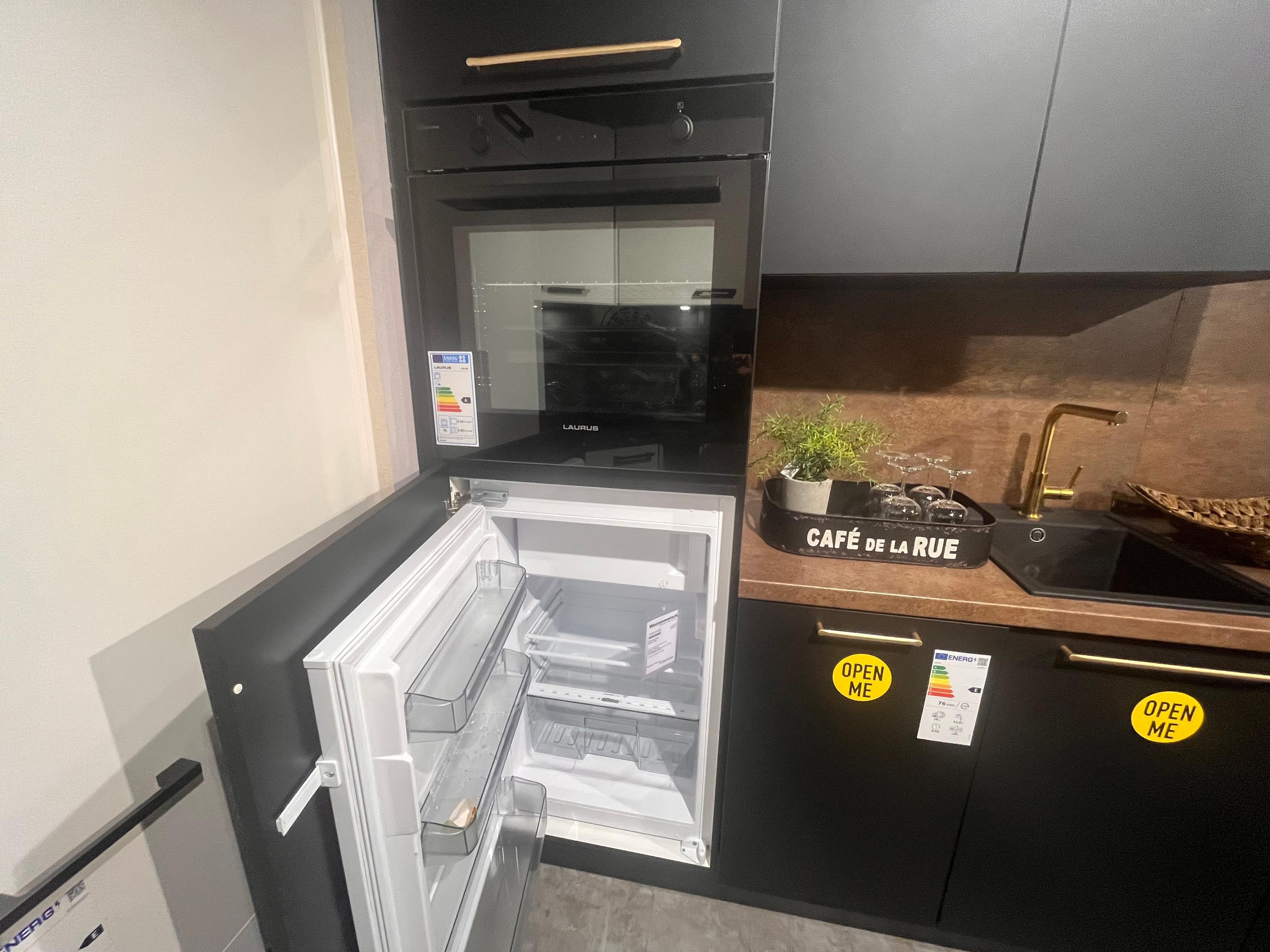 Kühlschrank und Backofen