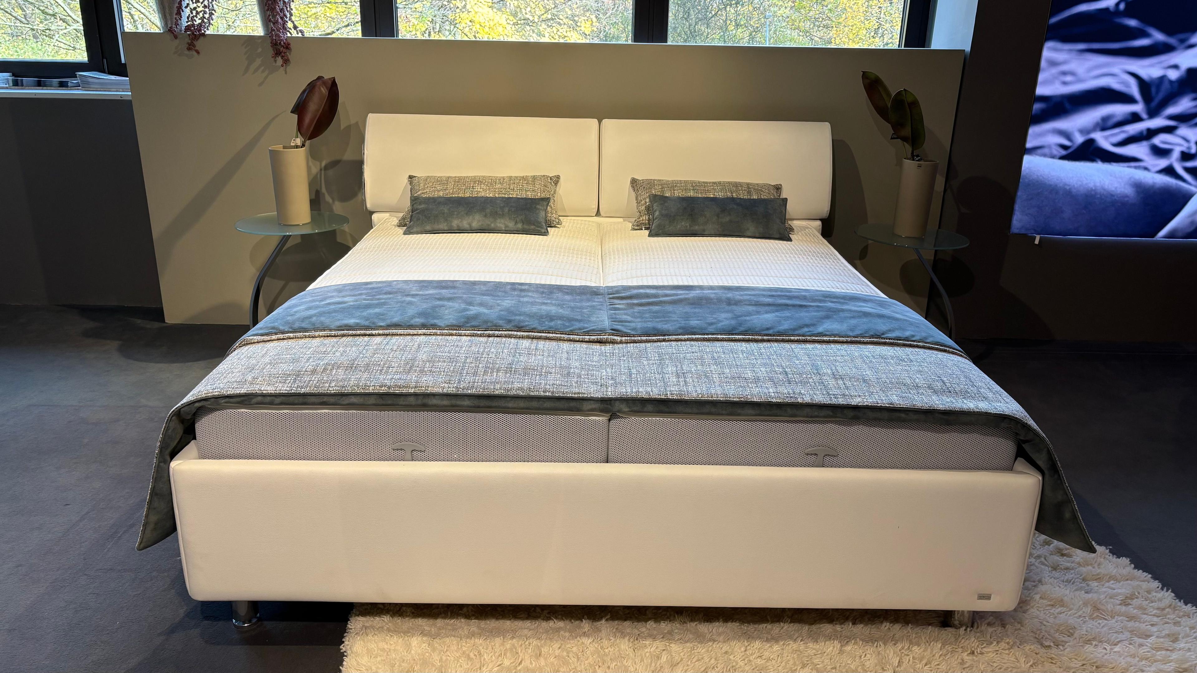 Polsterbett Casa, Kunstleder weiß, Liegefläche ca. 180 x 200 cm , inklusive Lattenrahmen und Matratzen