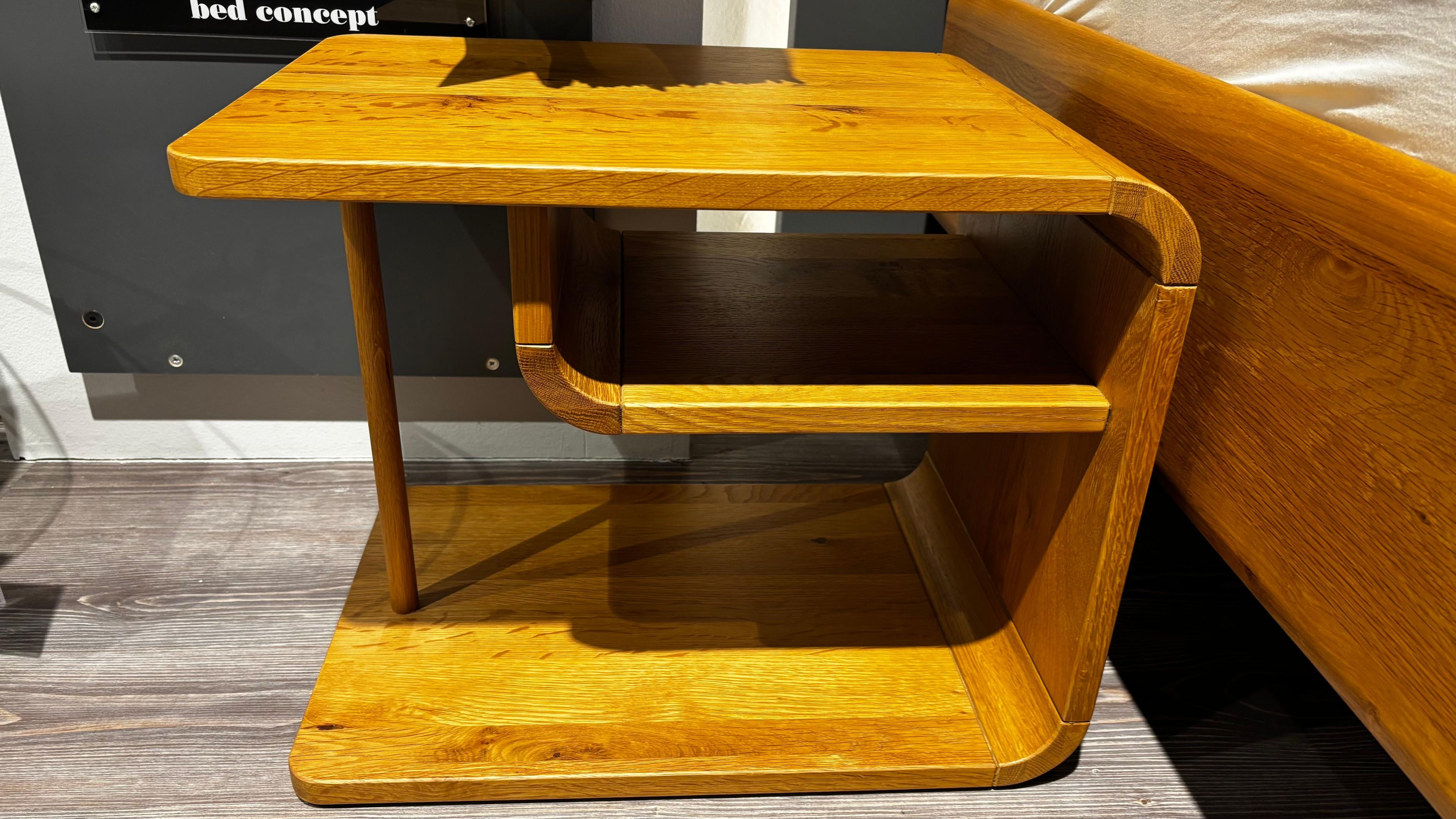 geschwungene Nachtkonsole, Wildeiche massiv natur