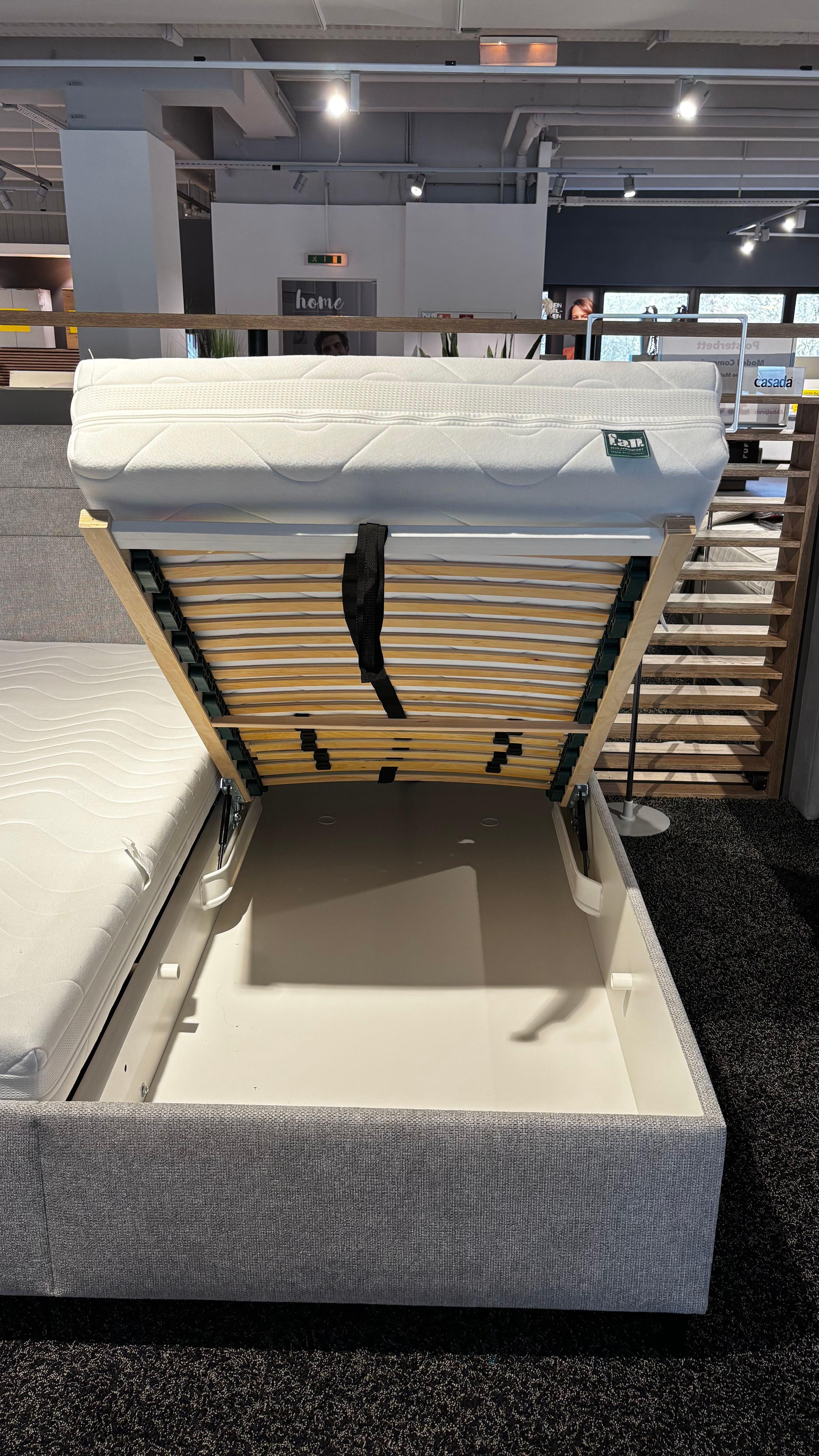 geöffneter Bettkasten