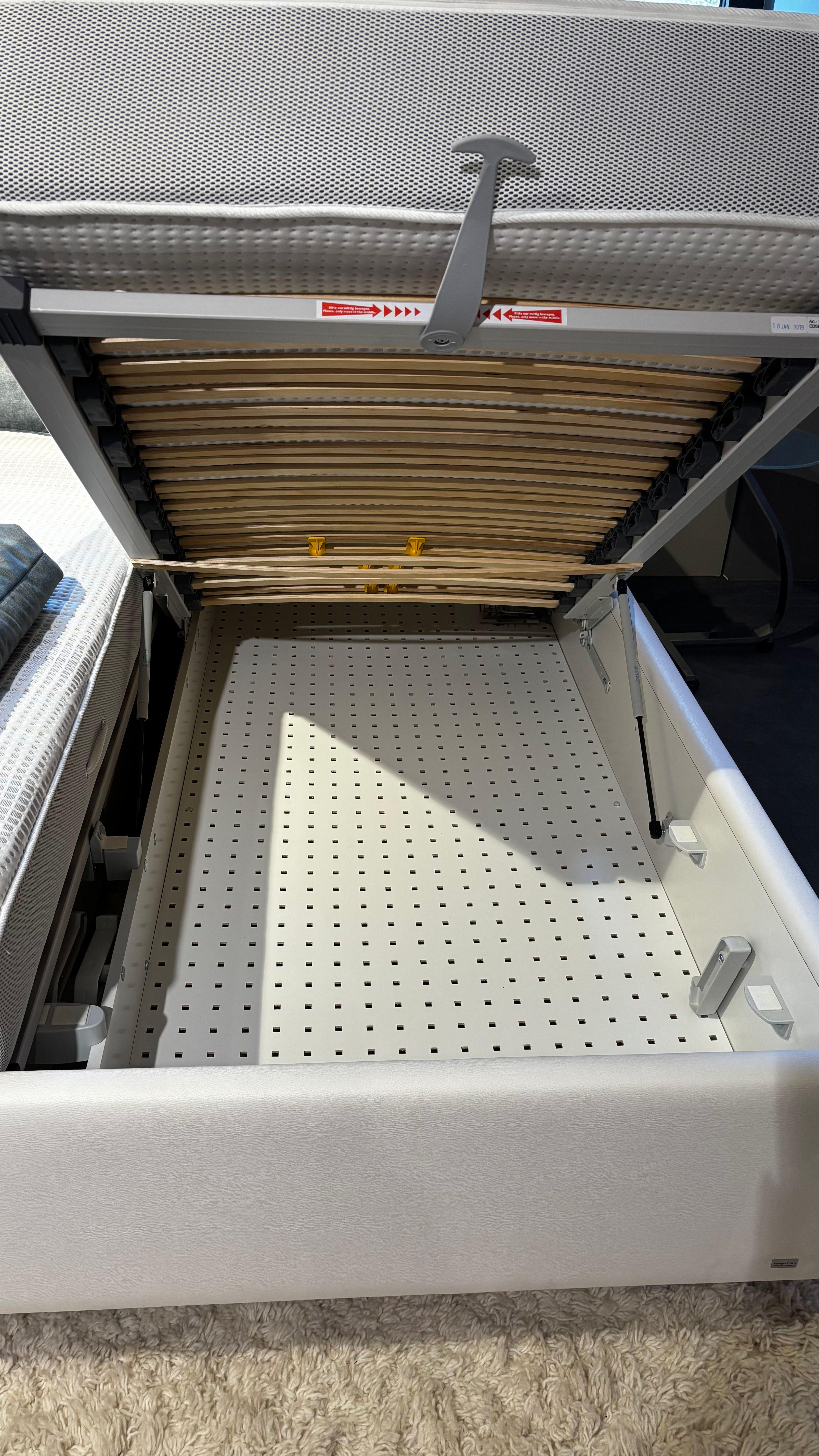 Geöffneter Bettkasten