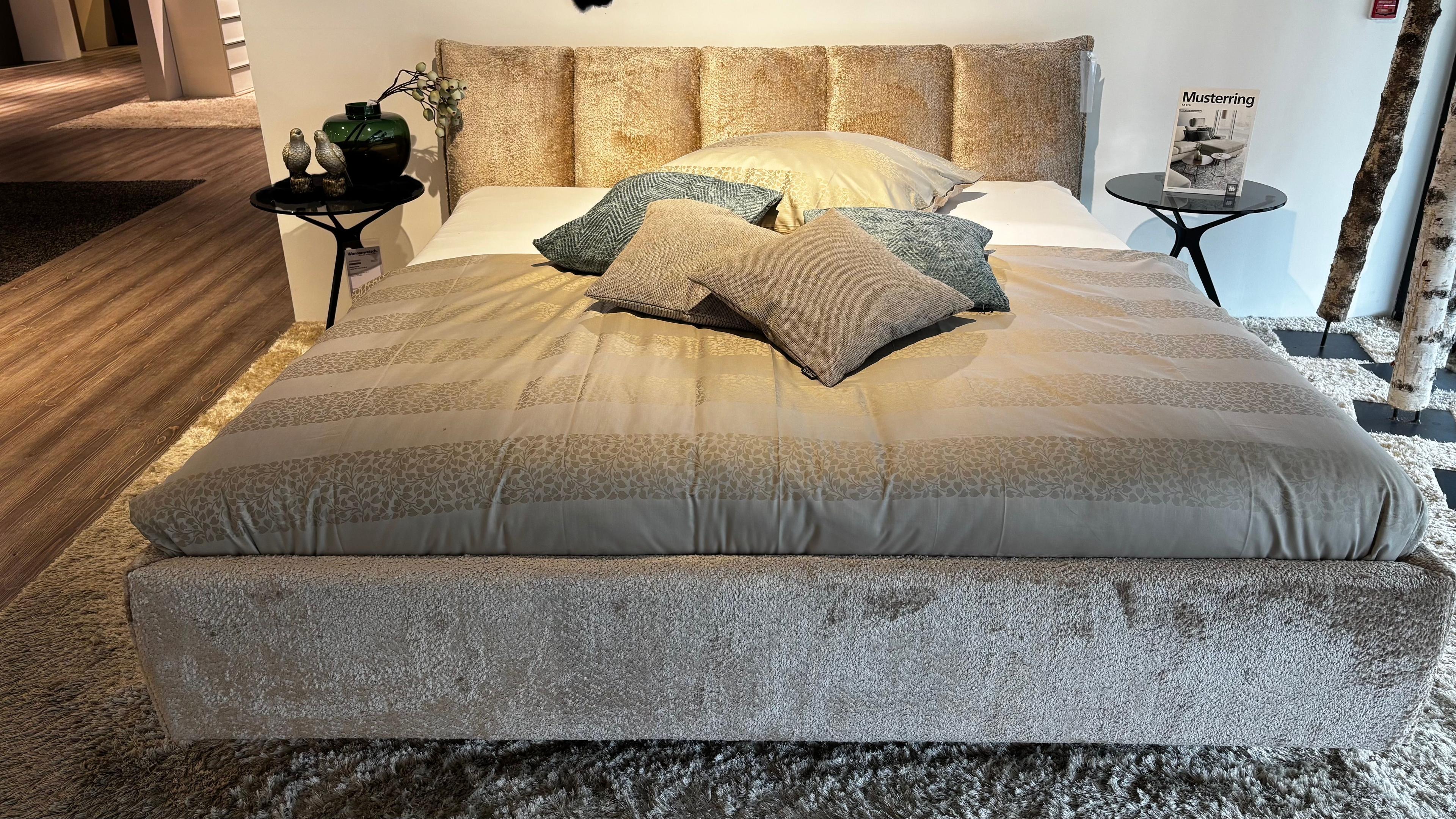 Polsterbett Catarina , Liegefläche ca. 180 x 200 cm, ohne Lattenrahmen, Matratzen und Deko