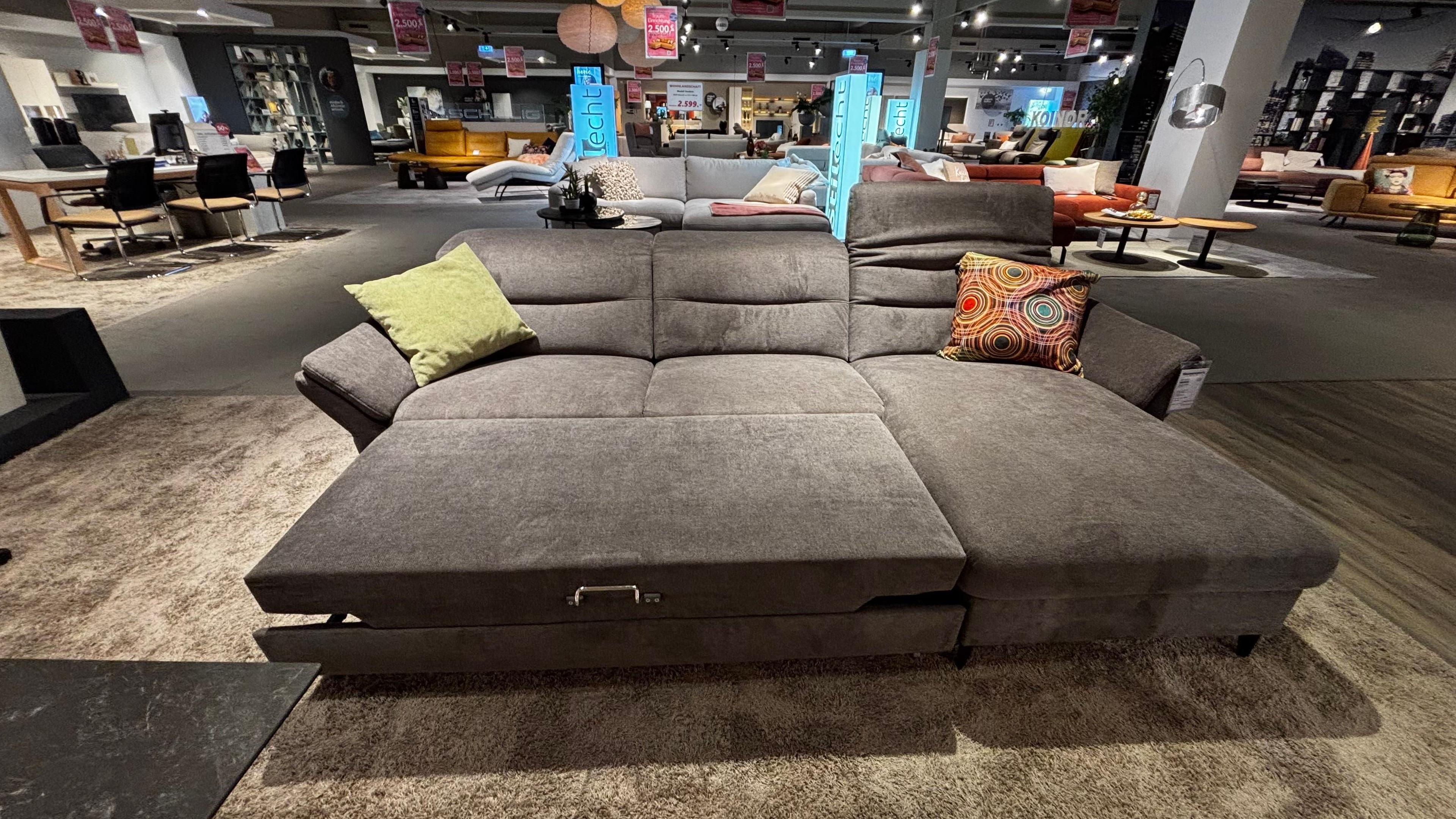 Wohnlandschaft mit ausgezogener Funktion
