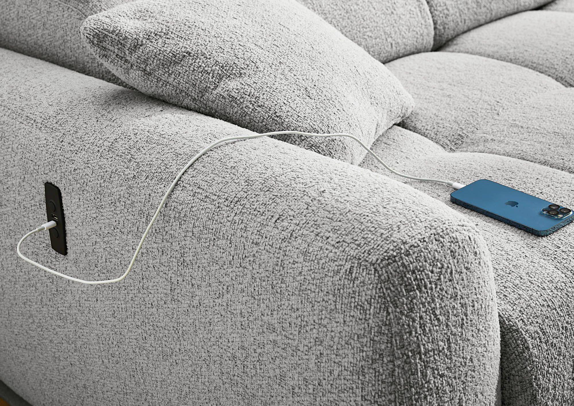 Detailbild USB-A und USB-C Anschluss außen an der Armlehne