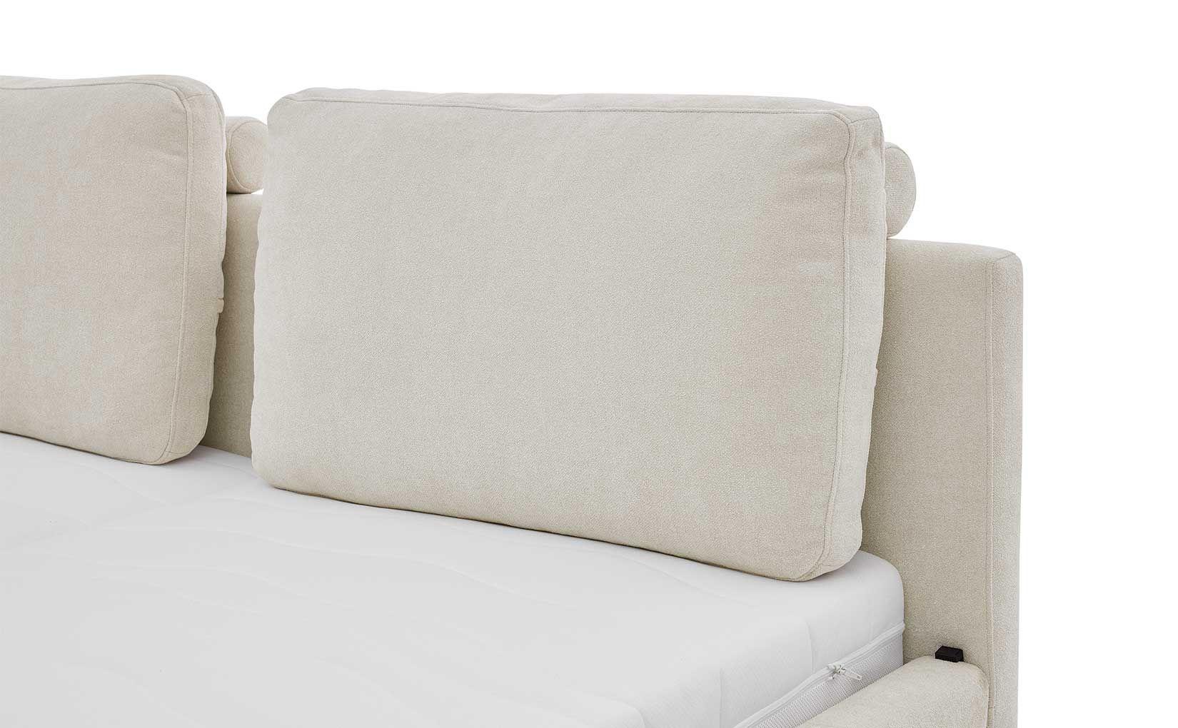 Polsterbett JustB von Musterring mit weich gepolsterten Rückenlehnenkissen.