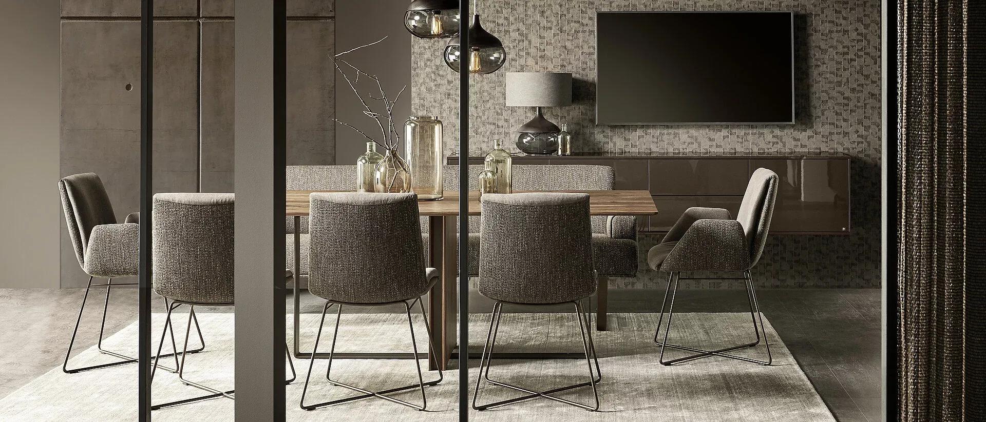 csm_esszimmer-mr2050-t2050-tisch-wildnussbaum-stuhl-stoff-braun-musterring_9f779b2552