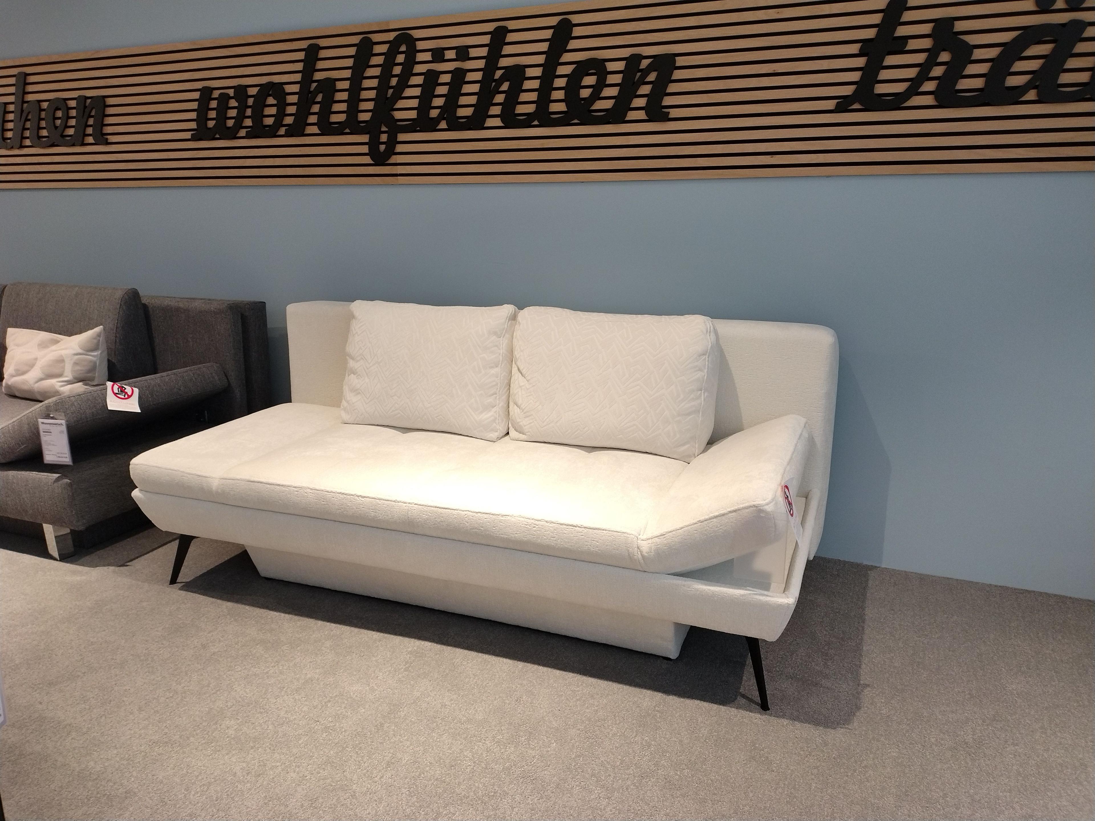 Funktionssofa in hellem Stoff