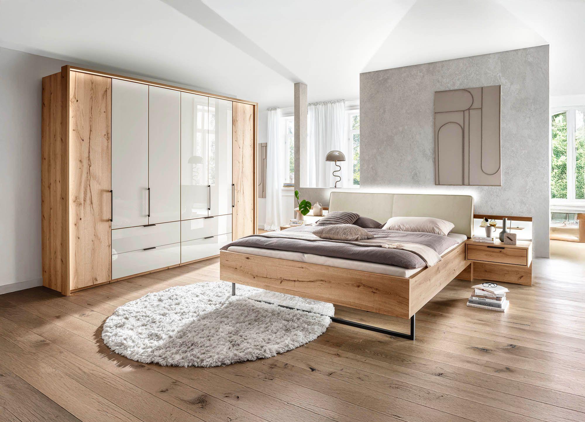Schlafzimmer Bianco Eiche teilmassiv, Drehtürenschrank 6-türig mit 4 Frontschubladen, Bett mit Polsterkopfteil Liegefläche ca. 180 x 200 cm und 2 Nachtkonsolen mit schwebender Optik