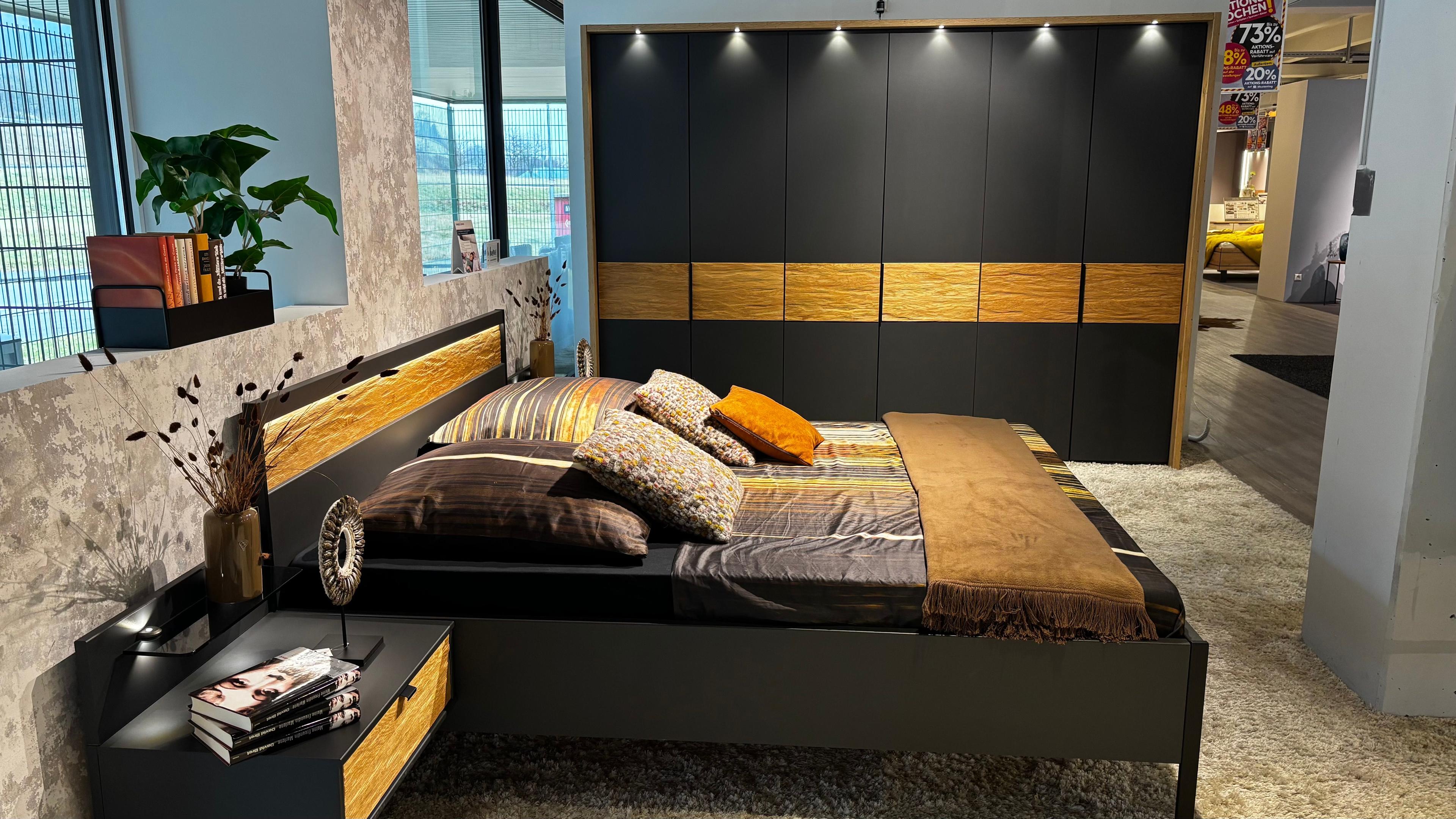 Schlafzimmer Korpus und Front Graphit Dekor, Absetzung Riffholz massiv