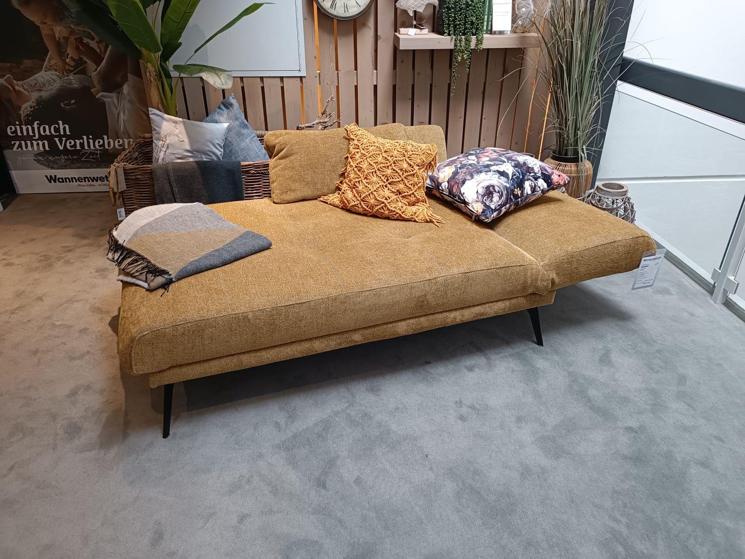 Polster-Restyl-Amira-Adenau-RecamiereDetail1-1000072136-web