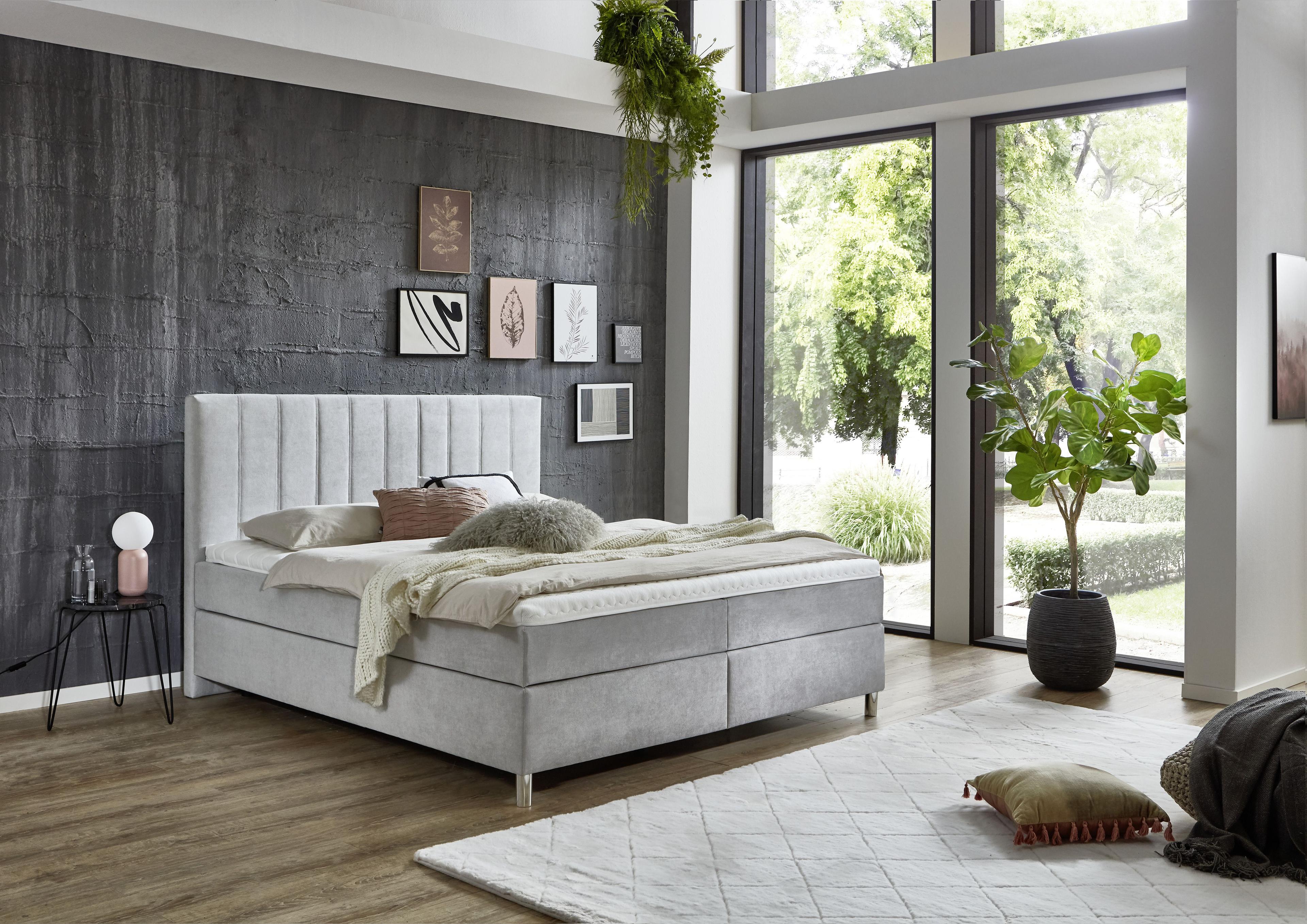 Boxspringbett in Stoff hellgrau, Liegefläche ca. 180 x 200 cm inklusive Topper